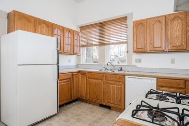 104 10th St unit 1R, Lowell, MA 01850 - photo 5