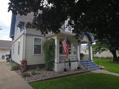 206 W Maple St, West Union, IA 52175 - photo 2