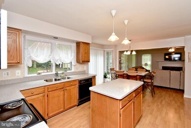 8803 Bovelder Dr, Laurel, MD 20708 - photo 7