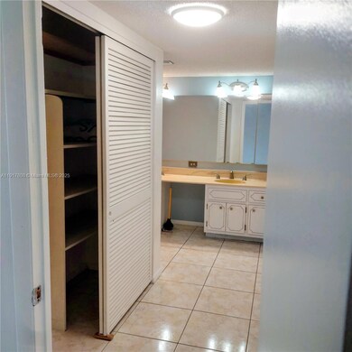 877 NE 195th St unit 318, Miami, FL 33179 - photo 3