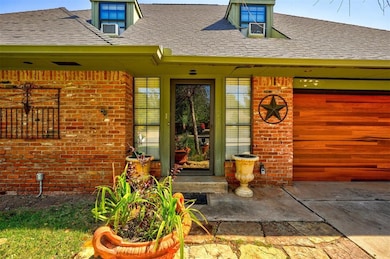 6121 Covington Ln, Warr Acres, OK 73132 - photo 2