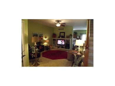 Great room w/built-in shelves & new ceiling fan