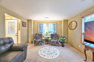 108 Daffney Ct, Central Point, OR 97502 - photo 5