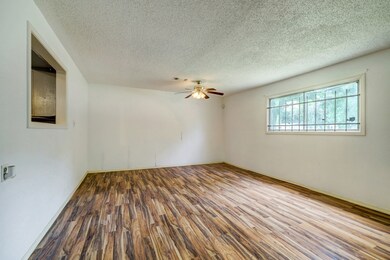 7432 Yoe St, Houston, TX 77016 - photo 3