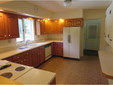 2 Maplewood Ln, Essex Junction, VT 05452 - photo 2