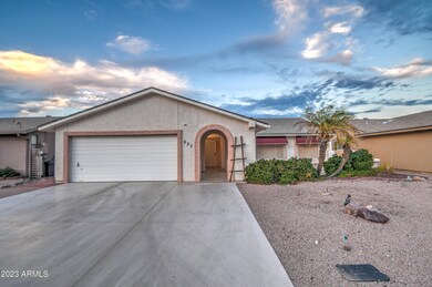 Extra wide Driveway!
