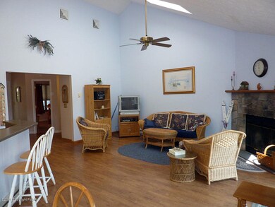 210 Little Pond Cir, Pocono Pines, PA 18350 - photo 4