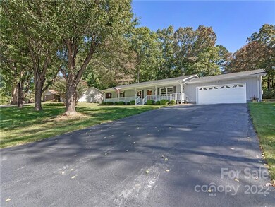 159 Atwood Dr, Hendersonville, NC 28792 - photo 4