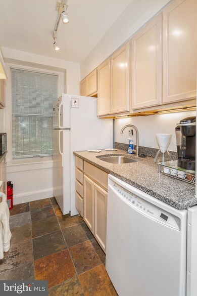 2410 20th St NW unit 7, Washington, DC 20009 - photo 7