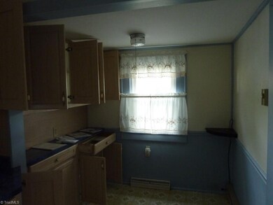 1502 E Fairfield Rd, High Point, NC 27263 - photo 3