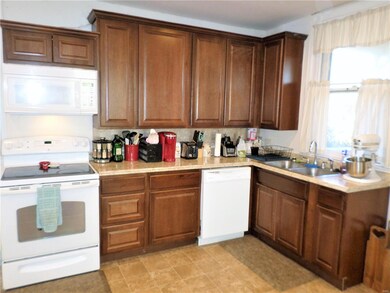 Check out those beautiful cabinets!