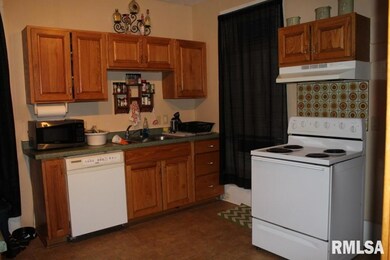 710 W 16th St, Davenport, IA 52804 - photo 4