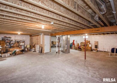 1561 W 68th St, Davenport, IA 52806 - photo 2