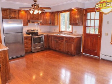 39 Phoenix Cir, Richmond, VT 05477 - photo 3