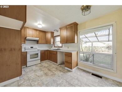 2093 19th St, West Linn, OR 97068 - photo 4