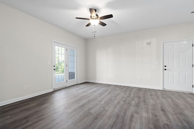 229 E Johnson Cir unit B-202, Clarksville, TN 37040 - photo 2