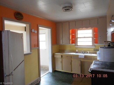 1986 Lakeview Rd, Asheboro, NC 27203 - photo 5