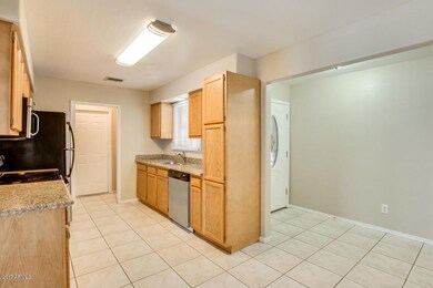 Kitchen & Entry