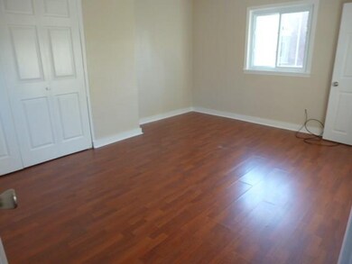 MASTER BEDROOM.