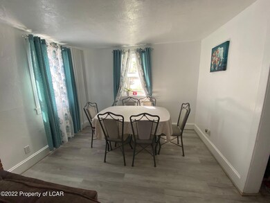 17 W OAK HAZ DIN. AREA