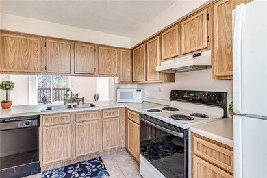 2533 HAWTHORNE KITCHEN