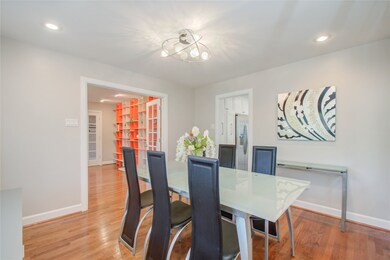 12434 Woodthorpe Ln, Houston, TX 77024 - photo 6