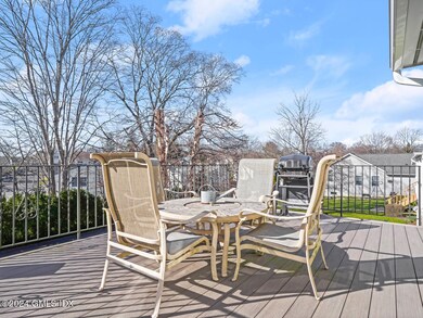 17 Wampus Ln-Front Deck