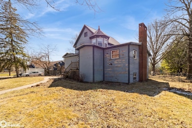 820 C Ave, Nevada, IA 50201 - photo 3