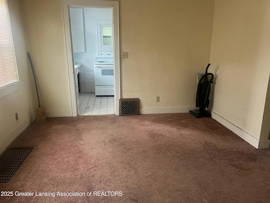 907 Lenore Ave, Lansing, MI 48910 - photo 5