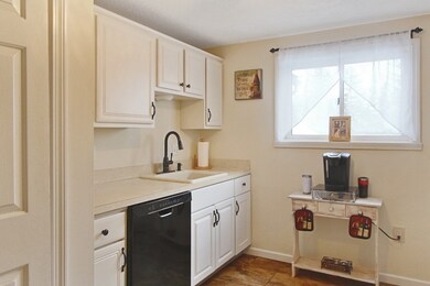 656 High St unit 206, Clinton, MA 01510 - photo 2