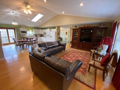 3 Family Room (5)