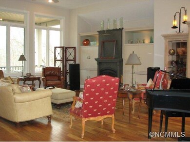 Great Room with 12 ft ceilings
