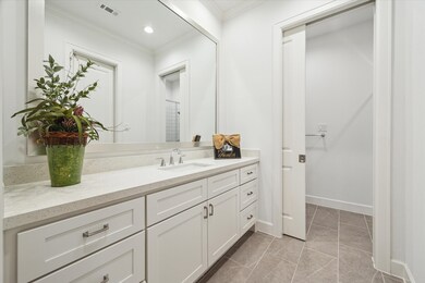First floor en-suite bath