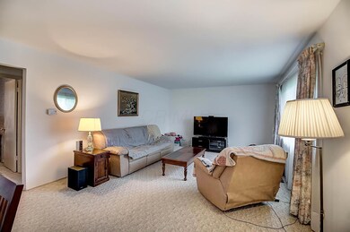 4381 Chandler Dr, Columbus, OH 43213 - photo 6