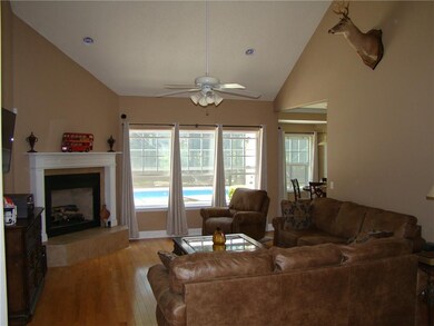 Lots of nice light from all the windows and plenty
