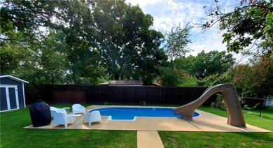 329 Crestview Dr, Bentonville, AR 72712 - photo 2