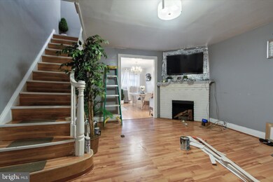 7177 Radbourne Rd, Upper Darby, PA 19082 - photo 2