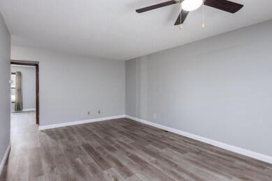 5890 Hallworth Ave-08