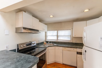 100 Pine Hill Cir, Waltham, MA 02451 - photo 6