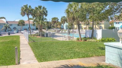 007_Community Grounds & Pool