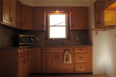Gorgeous Amish Made Cabinetry-Quartz Countertops-T