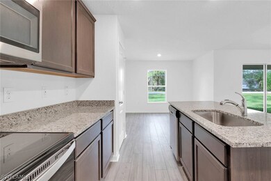 162 Yager Cir, Fort Myers, FL 33913 - photo 7