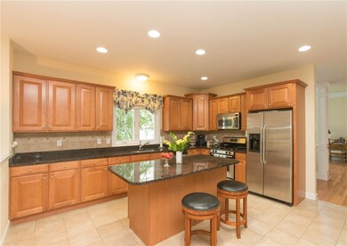 Eat-In Kitchen with Island seating