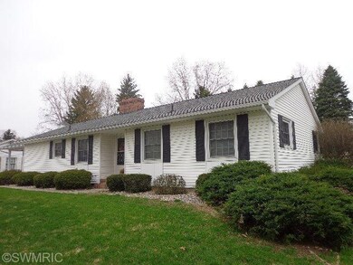 254 Ridgewood Ct, Ionia, MI 48846 - photo 2