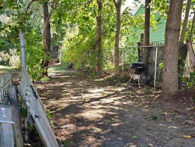 32 Myrtle St, Springfield, VT 05156 - photo 3