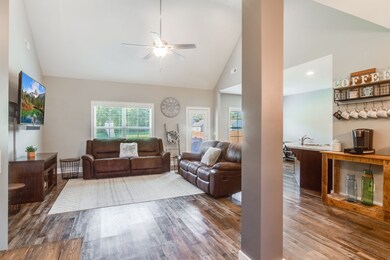 Open floorplan with vaulted ceilings