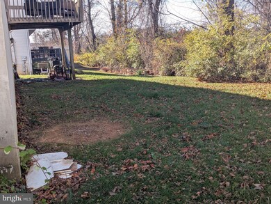 1125 Ashbourne Dr, Reading, PA 19605 - photo 4