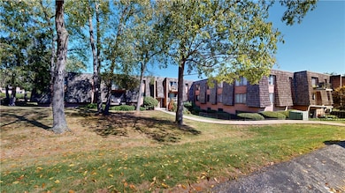 1333 Forest Green Dr unit 1333, Coraopolis, PA 15108 - photo 2