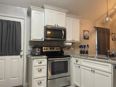 230 W Munson St, Denison, TX 75020 - photo 6