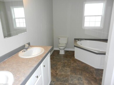 Master Bath w/ His & Hers Vanity + Large Garden Tub